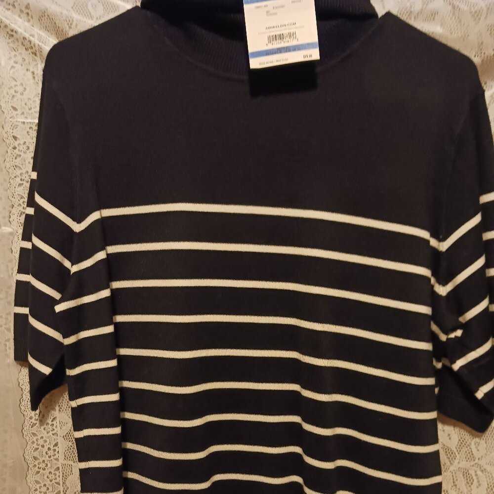 NWT Anne Klein black and ivory horizontal stripe short sleeve knit shirt